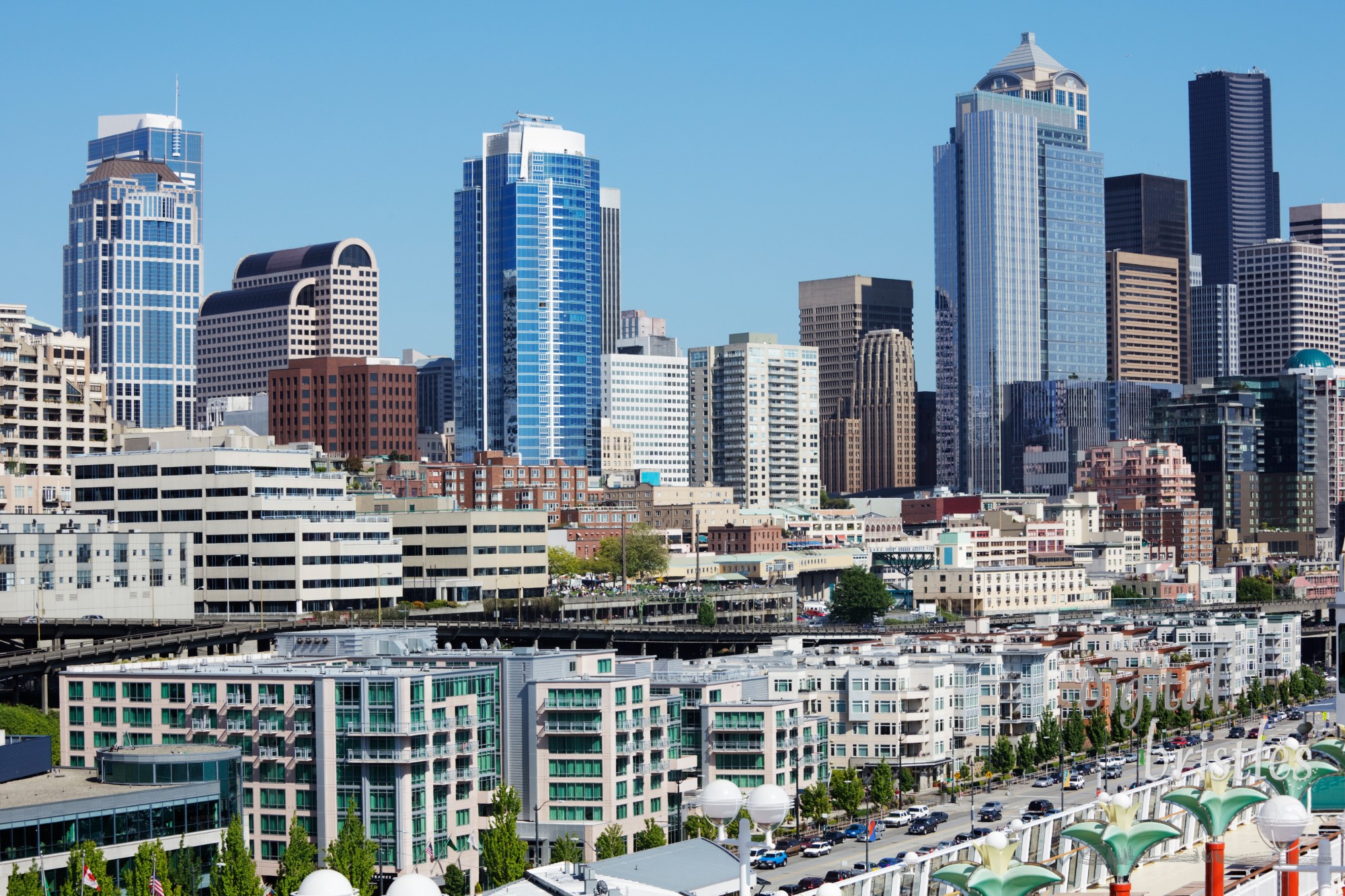 Seattle waterfront on a sunny Spring afternoon