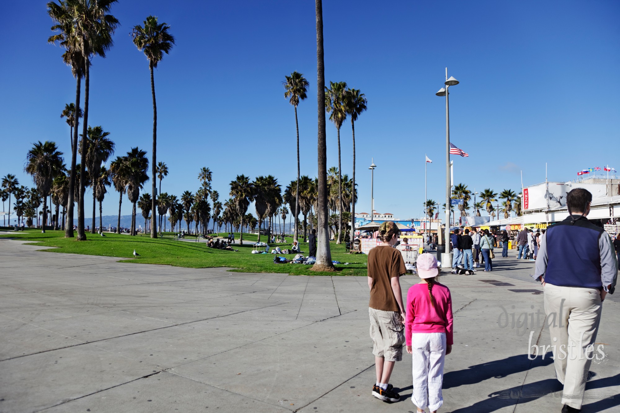 Brother & sister take in Venice Boardwalk