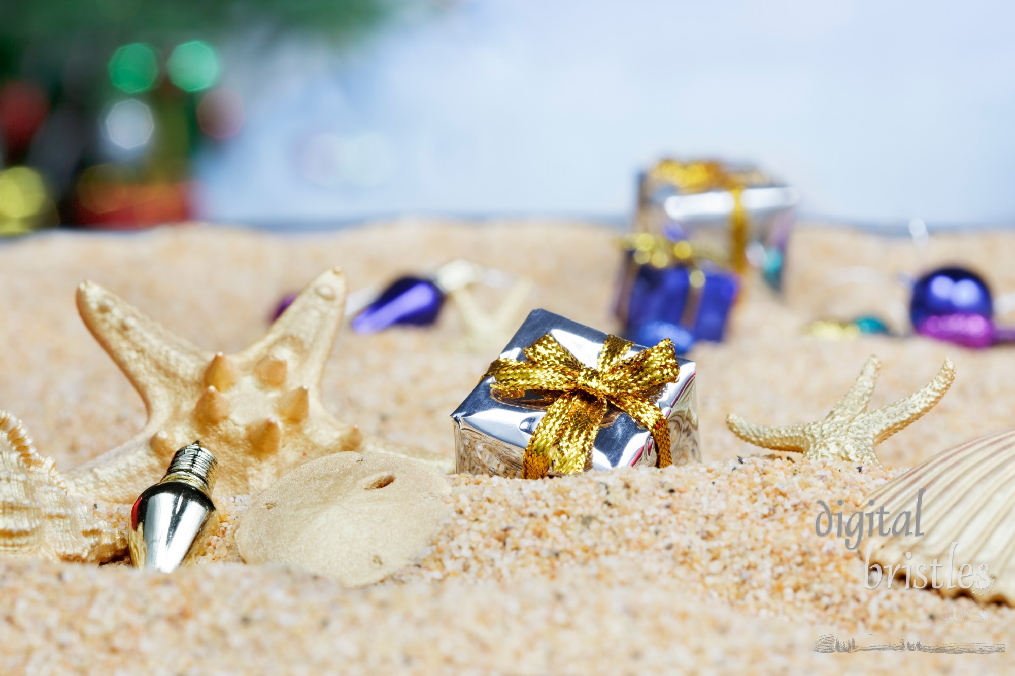 Christmas ornaments in the sand - silver packages