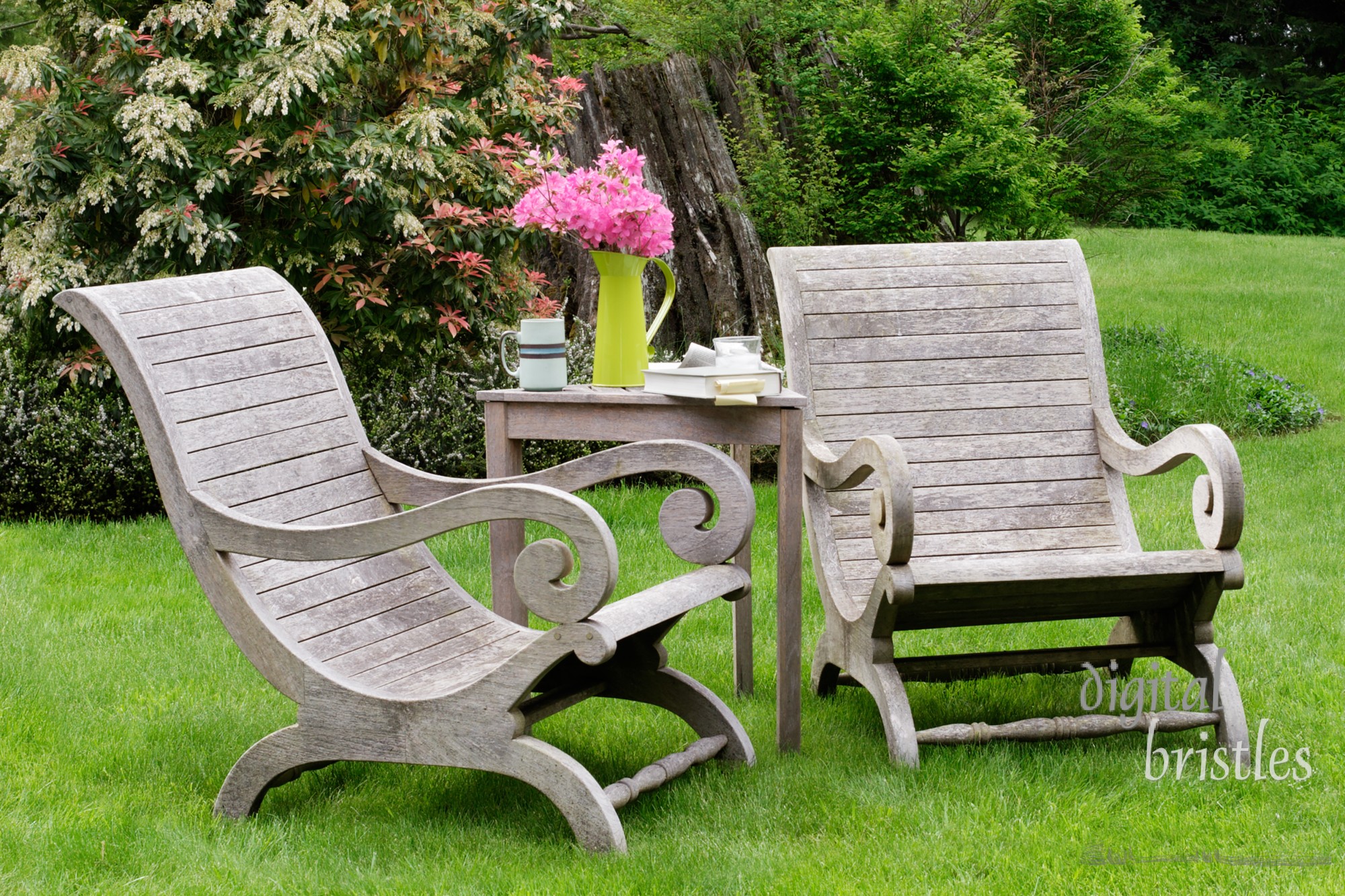 Wooden garden chairs in a green spot in the garden