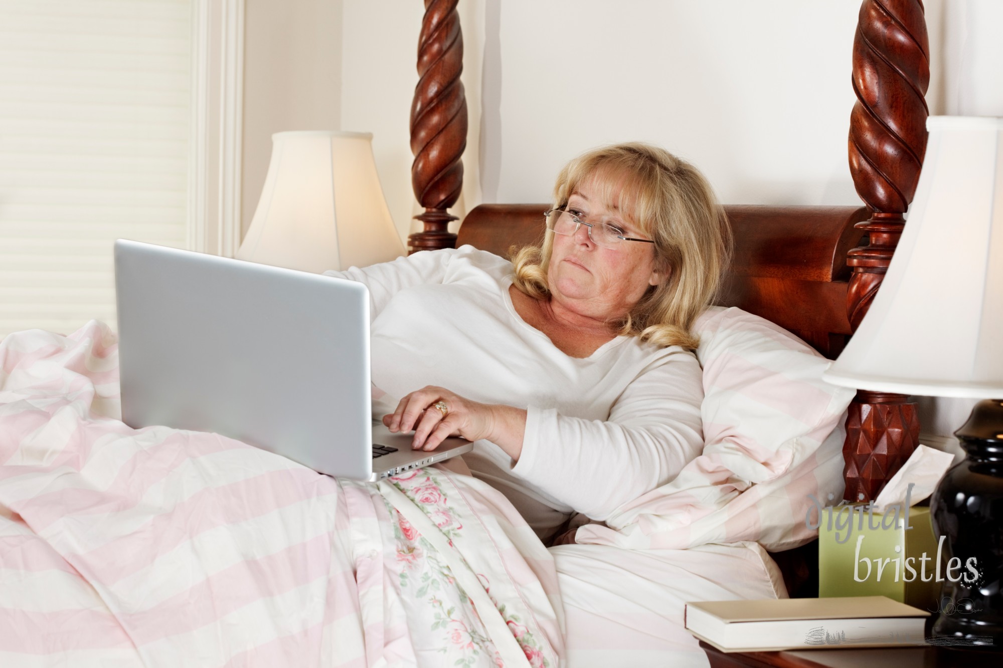 One last quick e-mail before mature woman goes to sleep